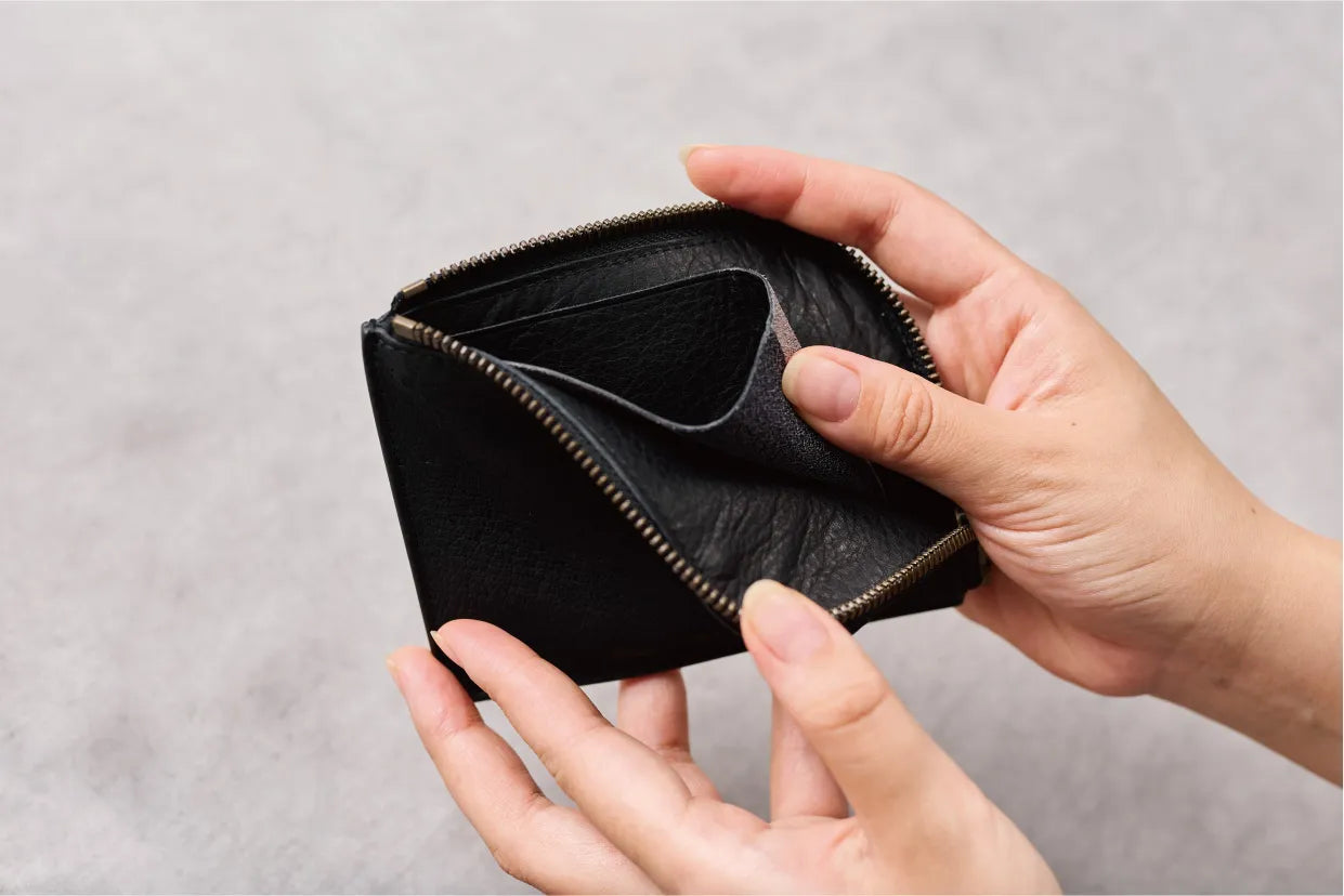 L-shape fastener wallet