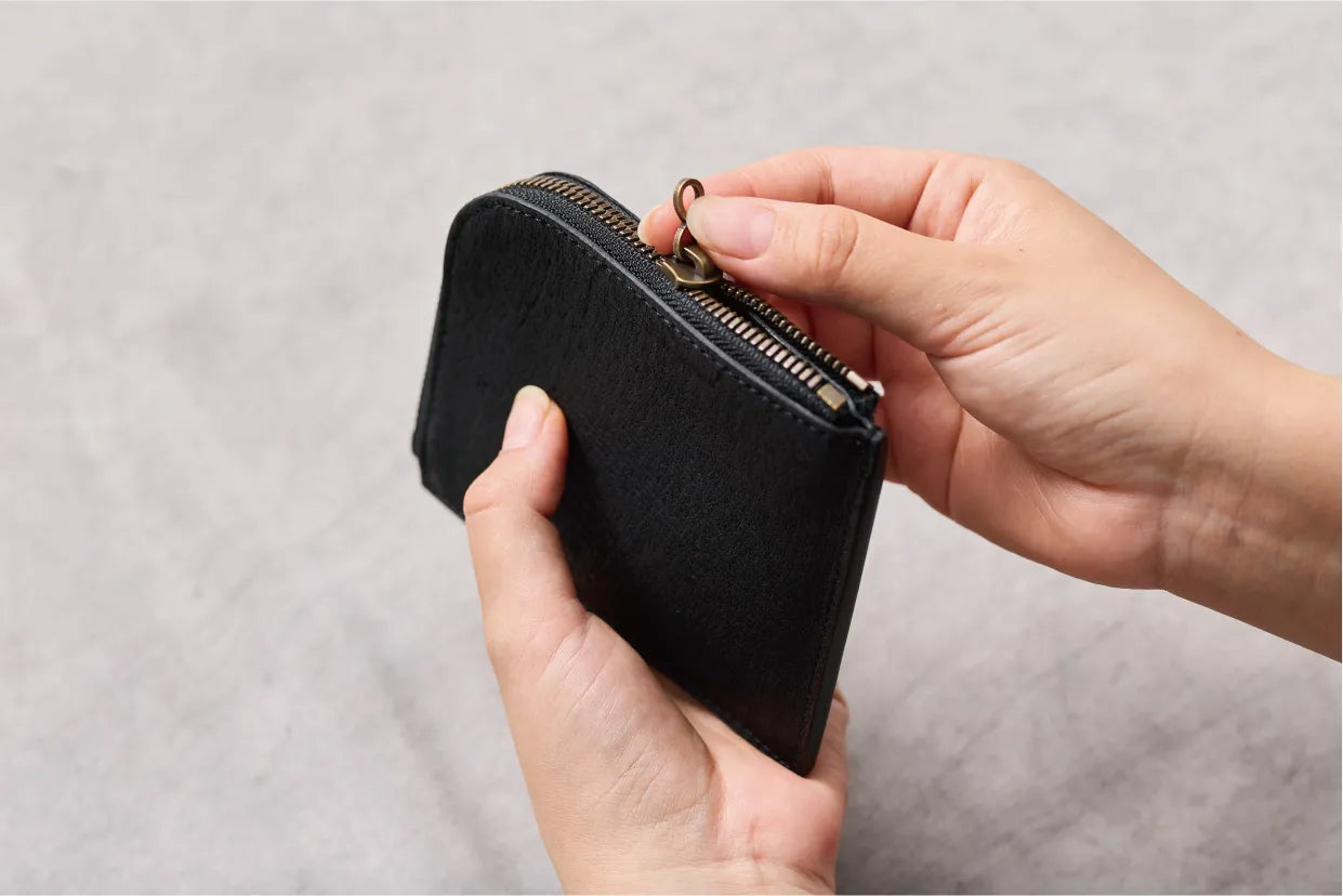 L-shape fastener wallet