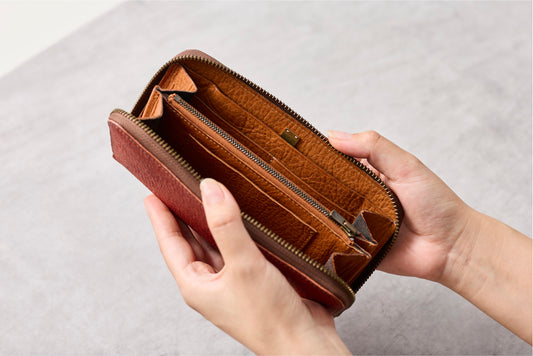 round fastener wallet