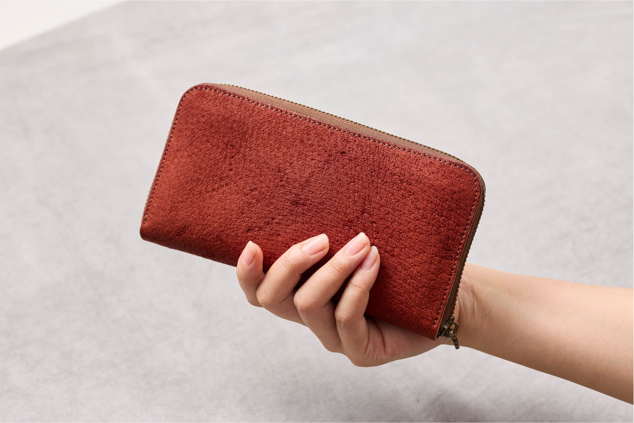 round fastener wallet